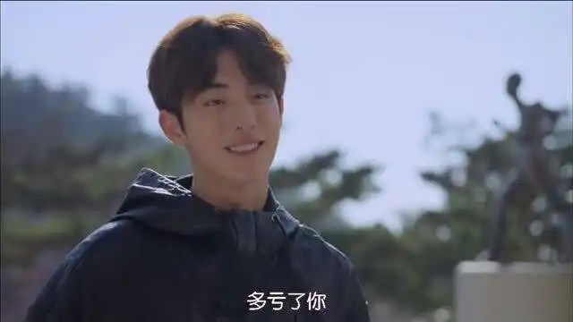 举重妖精金福珠男主总是小心翼翼的守护着女主,这份关心羡慕死了
