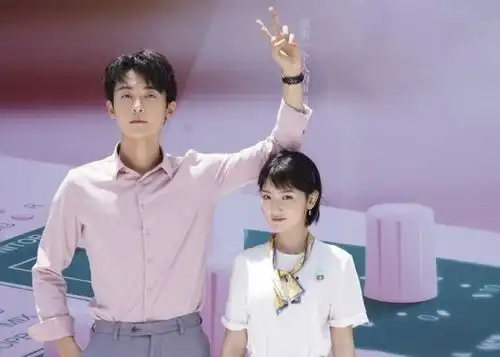 曲小檀新剧还在播,镜心新剧又要来了,网友八王爷你呢
