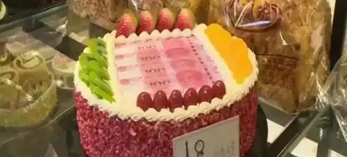 百元大钞飞上蛋糕,注意这些网红蛋糕涉嫌违法
