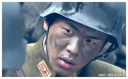 同样是演周卫国,将文章和张若昀放在一起,两者的差距却不言而喻
