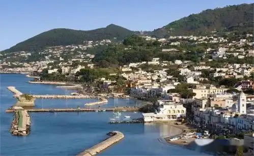 伊斯基亚岛,天才女友的阿拉贡城堡
