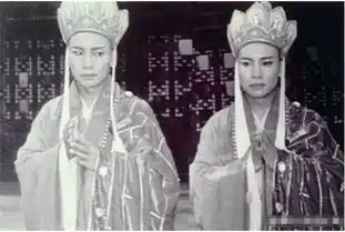 罕见的86版西游记幕后照有头发的唐僧很帅气,图五是被删的一幕
