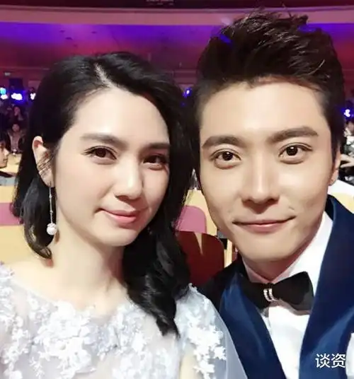 洪欣张丹峰一家聚餐,被传离婚后首同框,女儿表情暴露真实关系
