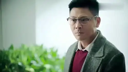 鸡毛飞上天邱英杰开会怒摔杯子,陈江河吓的瑟瑟发抖
