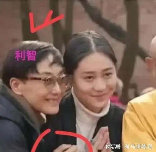 李连杰全家拜庙,62岁利智头发花白油腻如男人,女儿一个赛一个美
