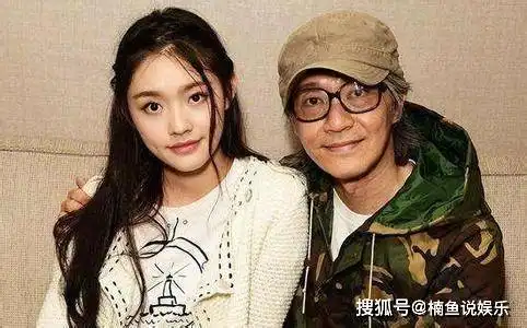 周星驰59岁生日,喜剧之王伴我年少,林允连续6年为星爷庆生
