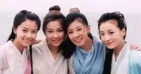 她是高圆圆的情敌,曾被富商抛弃,如今43岁,生完三胎却依旧美成少女
