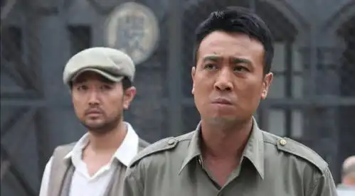 他三岁丧父,由大24岁长姐喂奶长大,32岁凭演技跻身一线演员
