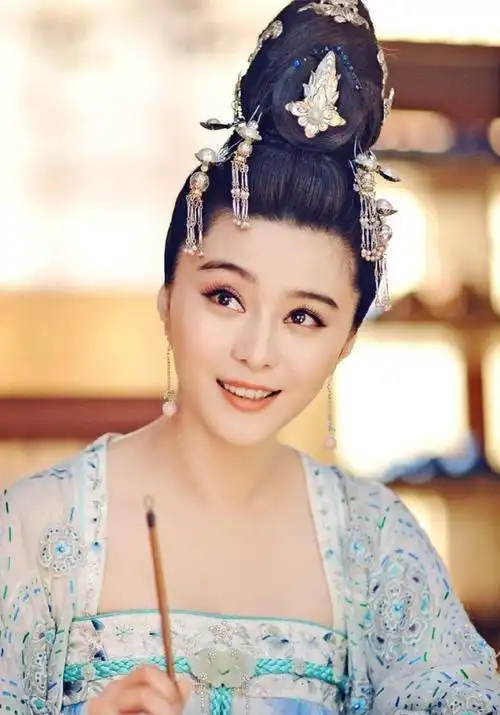 出道17年,为什么殷桃的嘴一直是破的采访中本人亲自说出原因
