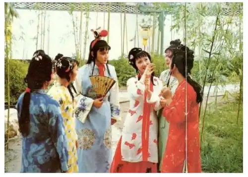 上海主题公园长假客流倍增,红火如何持续
