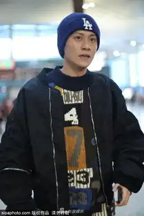 组图秦俊杰戴毛线帽亮相机场风尘仆仆表情严肃