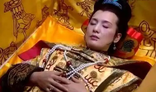 康熙王朝容妃死后,康熙为何要所有看到容妃刷马桶的人跟着殉葬
