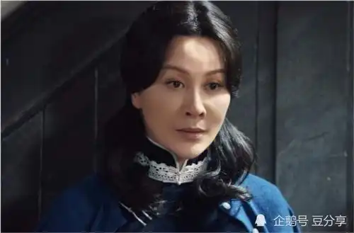 总有人想挑战刘晓庆,刘嘉玲这回真是尴尬出三室一厅