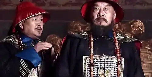 鳌拜在行刑前求见康熙,撕开衣服后康熙含泪免其死罪,这是为何
