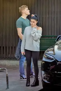穿衣笔记微胖的苹果型身材,摩登家庭二姐教你如何穿出高级感
