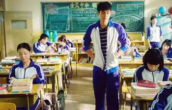 丑拒十几年,最终却走向国际的校服裤

