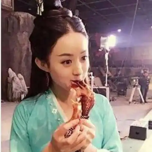 当明星们吃鸡腿,baby性感,杨幂一脸懵,我就服易烊千玺侵权
