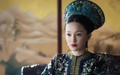 如懿传镯子被如懿发现问题,网友娴妃终于要换发型放大招了
