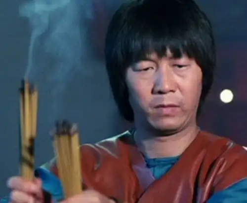 僵尸道长主演34年后,两位同一天去世,女主曾精神失常
