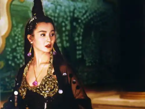 东成西就五大美女近照张曼玉美貌崩塌,王祖贤新照宛如少女
