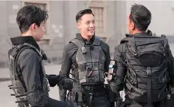 陈伟霆玩制服诱惑吴亦凡大张伟面朝黄土燥起来