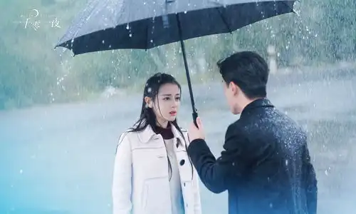 一千零一夜新剧照上线迪丽热巴邓伦上演雨中相拥