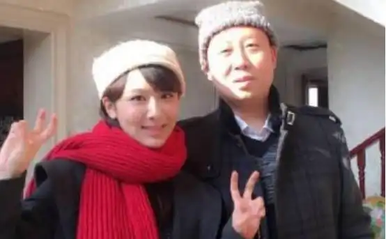 杨紫发童年照为妈妈庆生,从小住豪宅坐豪车,杨妈妈年轻时太时髦
