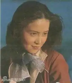 李小璐妈妈也是美人一枚

