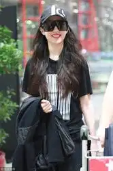 星扒客花木兰杀青刘亦菲靠基本款大杀四方
