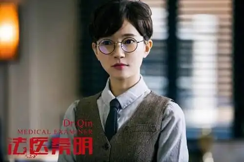 演杜拉拉被嘲没气质,剪头发被讽男性化,今被赞内地最帅短发女星
