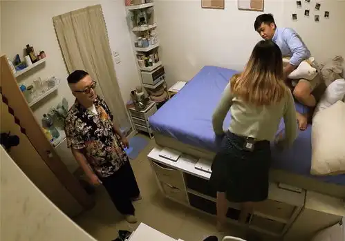 25岁香港夫妻住9㎡劏房,蜗居生活逼仄却甜蜜,网友祝福他们