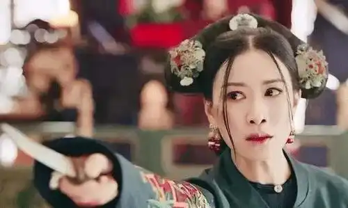 黑化为何不化浓妆佘诗曼6字高情商回应,扯下女星最后的遮羞布
