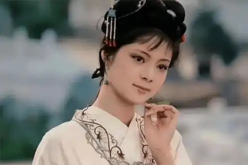 贾宝玉和钗黛都有越轨行为,林黛玉是心照不宣,薛宝钗却满腹心机
