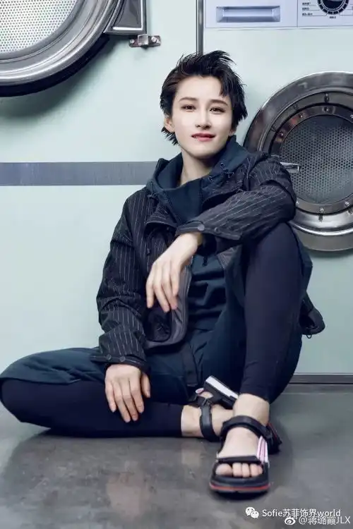 红海行动够燃,被寸头女生圈粉
