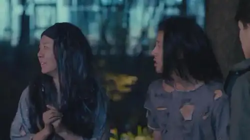 朦胧夜色下,一男一女神情怪异,匆匆走进小树林竟发现一面黑镜
