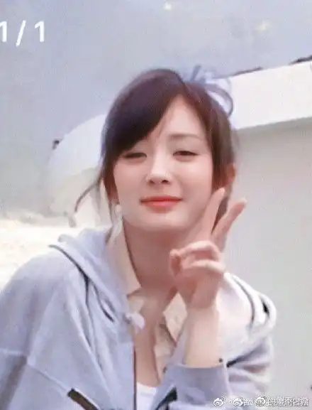 红楼梦旧剧照曝光,对比现在,杨幂有没有整容一目了然
