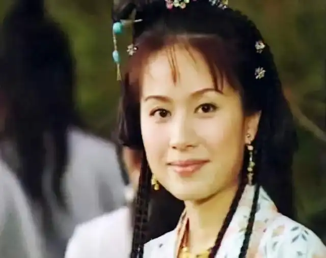 小刘嘉玲邝文珣,演过陈小春版韦小宝老婆,44岁仍肤白貌美
