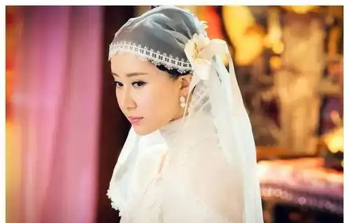 女演员民国婚纱造型大赏,张婧仪温婉杨幂发型不搭董洁最经典
