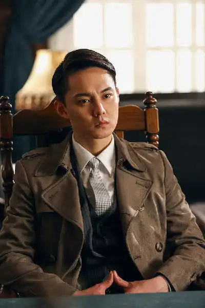 尹正麻雀曝终极剧照制服诱惑侧颜杀
