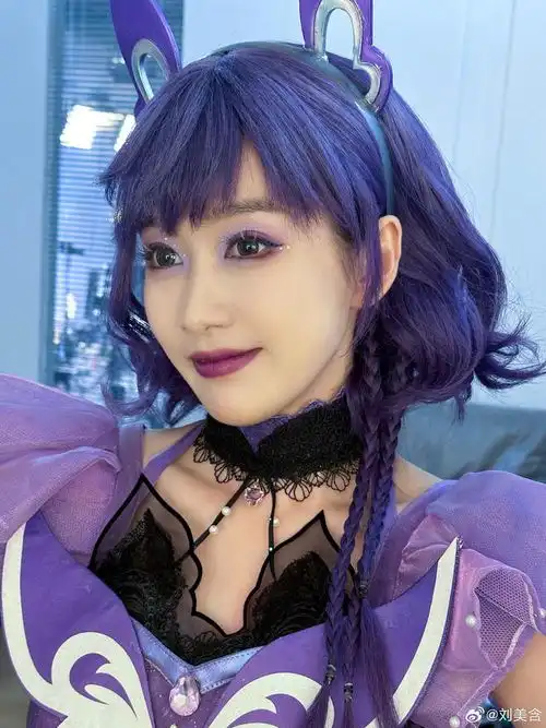 巴啦啦小魔仙严莉莉回归刘美含cos严莉莉,依旧很漂亮
