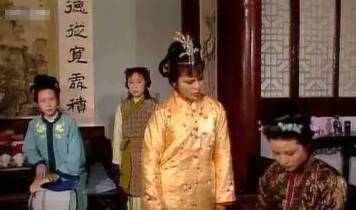 探春只是个庶出的小姐,精明的王熙凤为什么对她那么客气红楼专题
