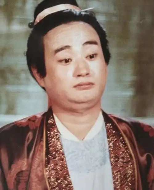 红楼梦中,贾政这个舅舅对外甥女林黛玉持什么态度呢
