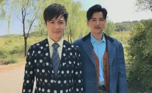 金粉世家主演近照,刘亦菲和董洁谁美迟帅真帅气
