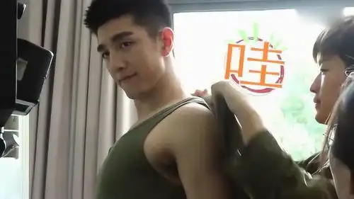 你和我的倾城时光花絮厉总的肌肉秀,小浅浅被喷一脸口水
