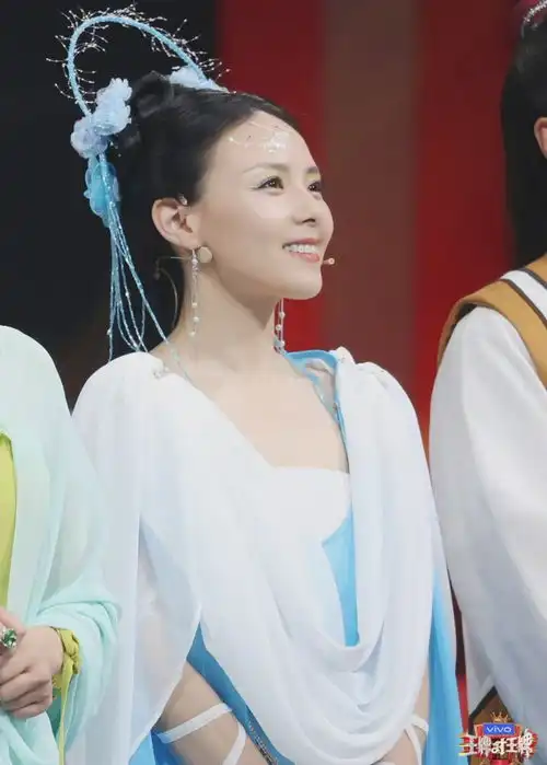 欢天喜地七仙女重聚,七仙女霍思燕缺席,网友为何却纷纷拍手叫好
