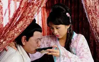 武大郎的丧事十分寒酸,有一件事,潘金莲却做得与其他人一样