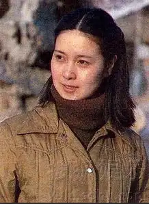 组图李小璐妈妈年轻罕见靓照曝光相貌不输女儿
