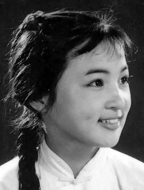 87版红楼梦十二美黛玉排名第二袭人垫底第一你万万想不到却是这位小

