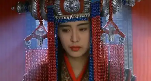 王祖贤曾经的剧照流出,旁边的小记者居然是古巨基,如今成为大明星
