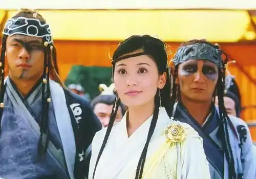 倚天屠龙记15年了,她嫁大十岁老公后消失,她生双胞胎女儿
